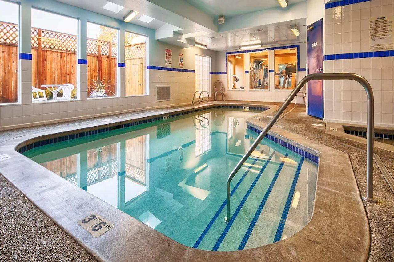 Executive Residency By Best Western Navigator Inn & Suites Everett Esterno foto