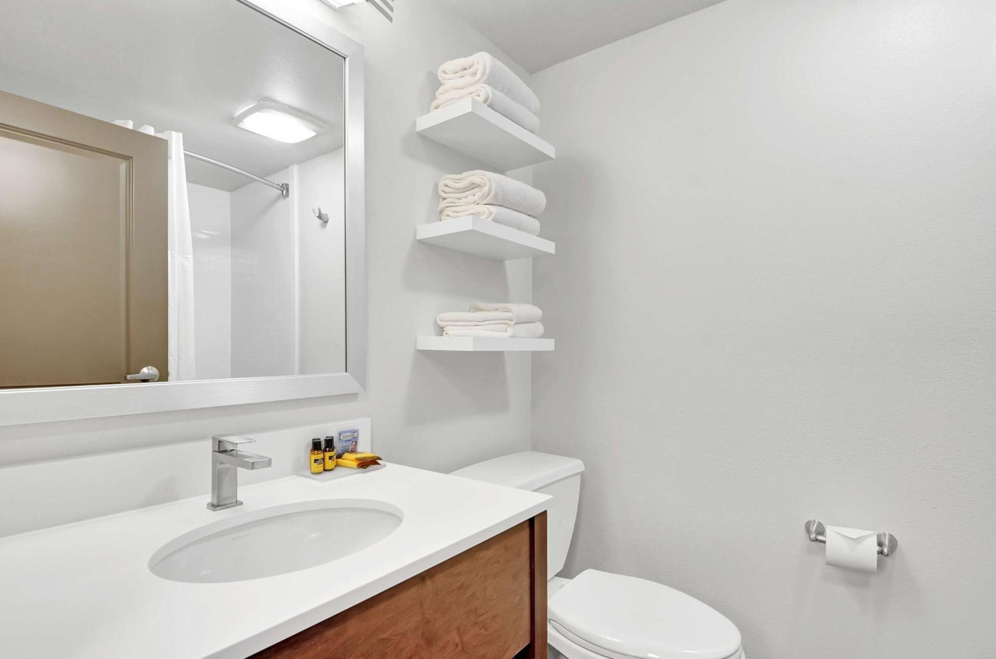 Executive Residency By Best Western Navigator Inn & Suites Everett Esterno foto