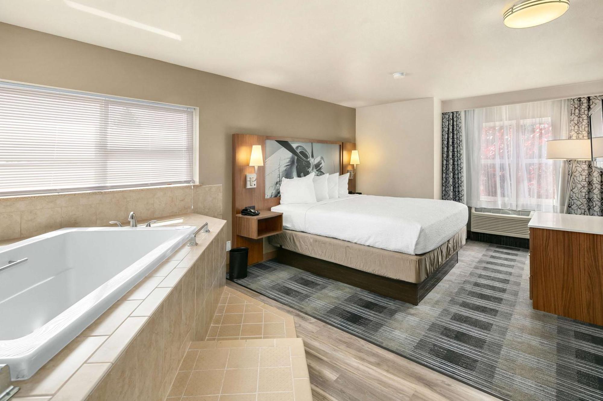 Executive Residency By Best Western Navigator Inn & Suites Everett Esterno foto