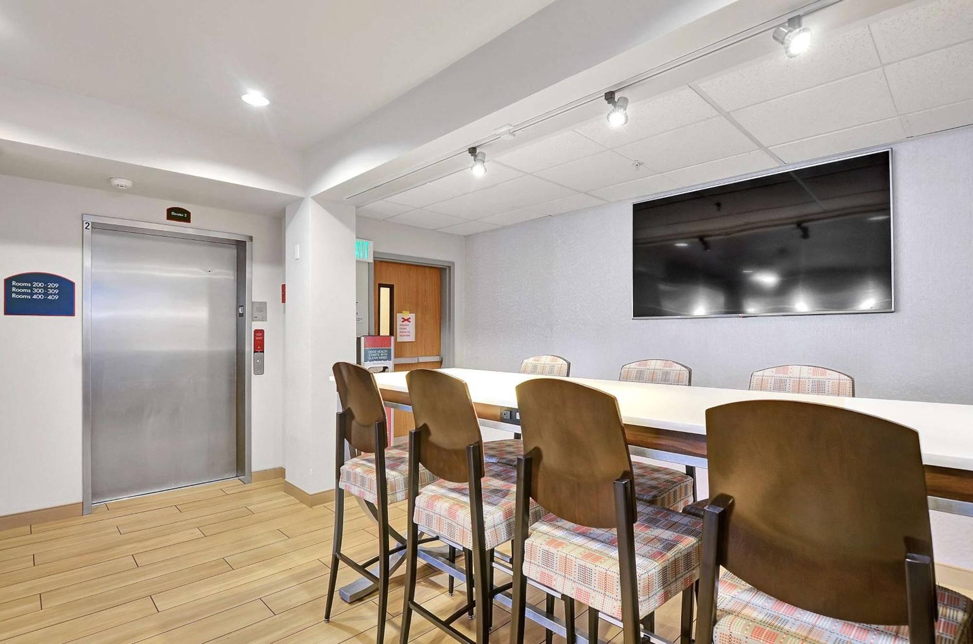 Executive Residency By Best Western Navigator Inn & Suites Everett Esterno foto